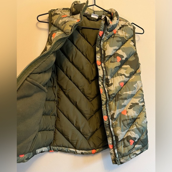 Gap Kids Girls Desert Camo Heart Puffer Vest Size XL (12) - Picture 2 of 6